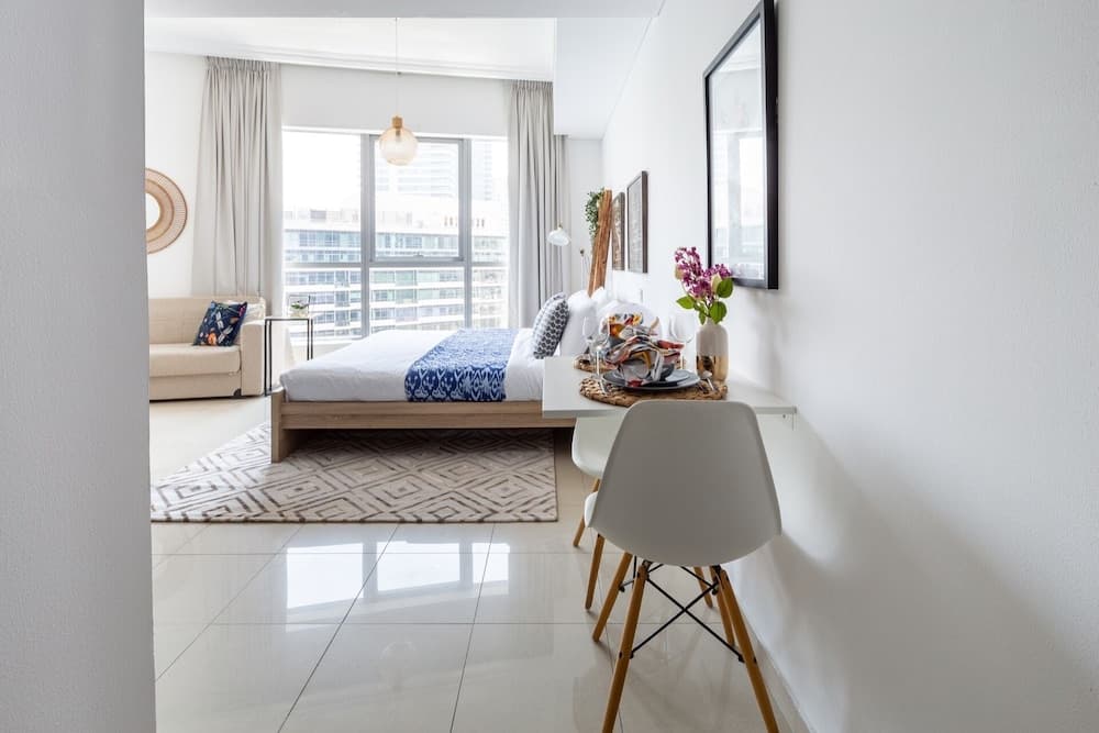 Dazzling & Artistic Studio Apartment In Dubai Marina