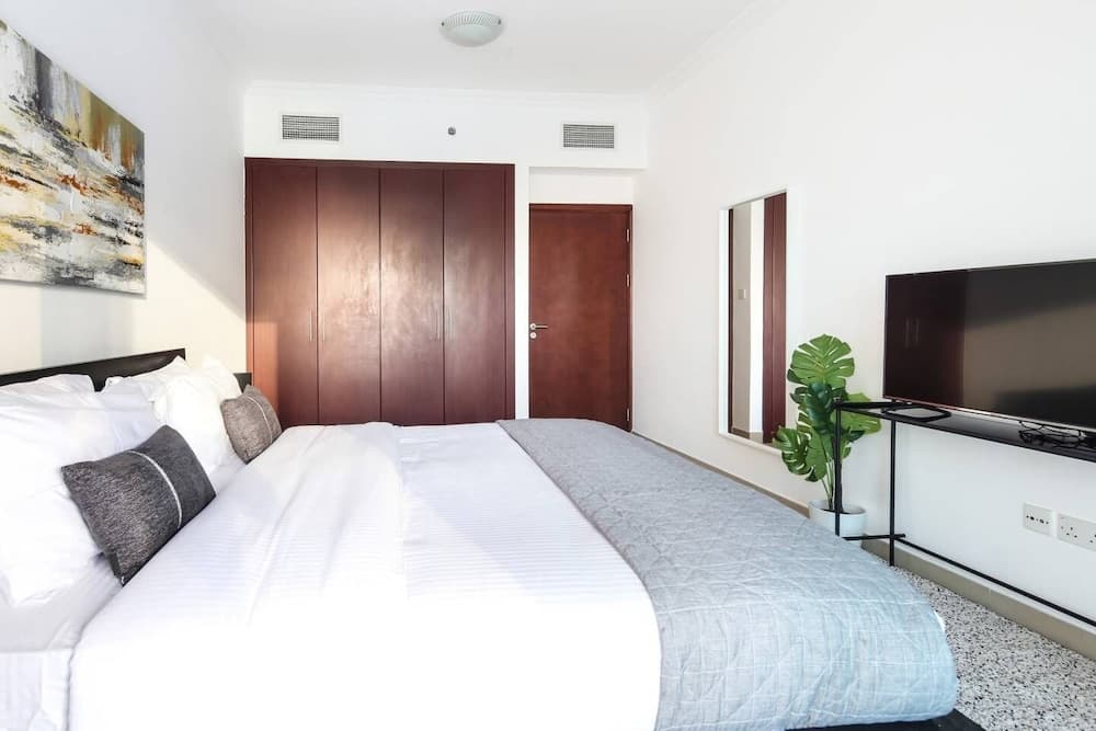 Modern 1BR w/ Gorgeous Marina Views! Sleeps 4