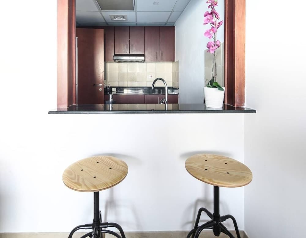 Modern 1BR w/ Gorgeous Marina Views! Sleeps 4