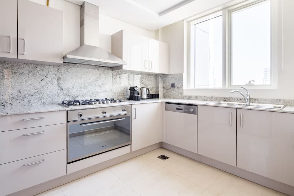 Luxurious Living In This 2BR With Study in Downtown Dubai - Sleeps 5!