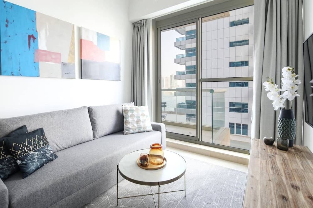 Modern and Stylish 1BR in Business Bay