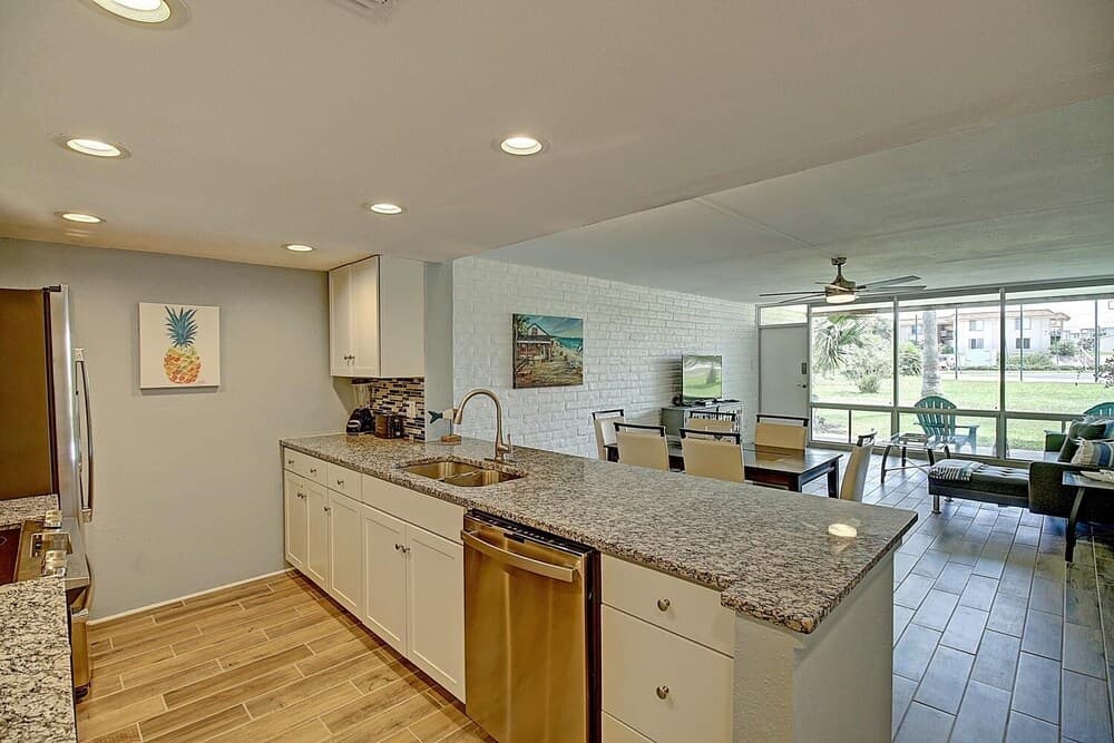 Salty Days Getaway 1 Bedroom Condo by Redawning