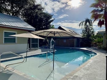 Siesta Heron Suites & Villas