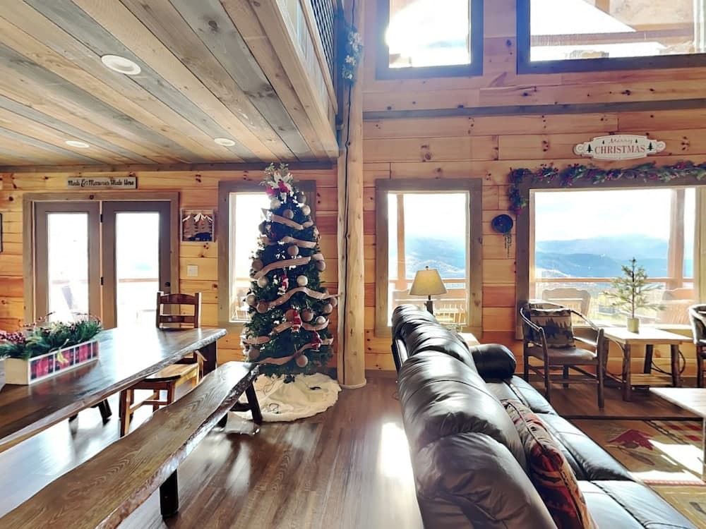 Great Smoky Lodge by Jackson Mountain Rentals