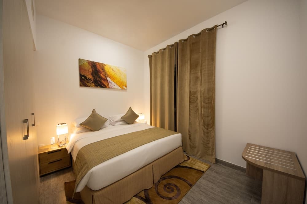 Rose Dream-Two Bedroom Furnished Apart..