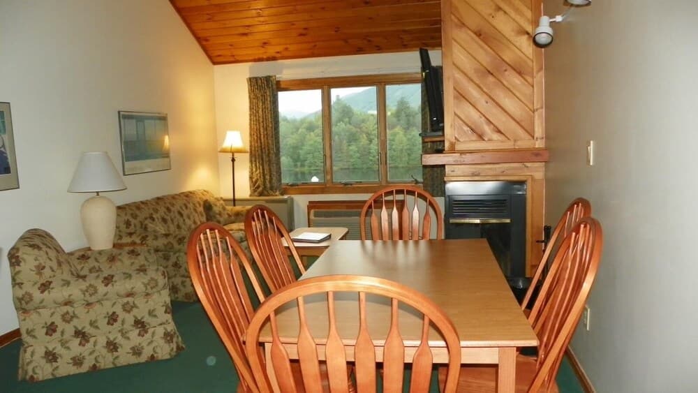 3 Bedroom Deer Park Condo on Lake and Close to Recreation Center - Dp56bw