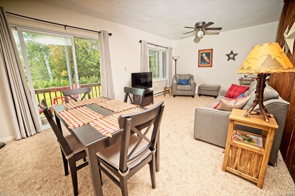 Experience a Classic New England Setting at This Waterville Estates Condo Located in the Heart of the White Mountains - Bv5e