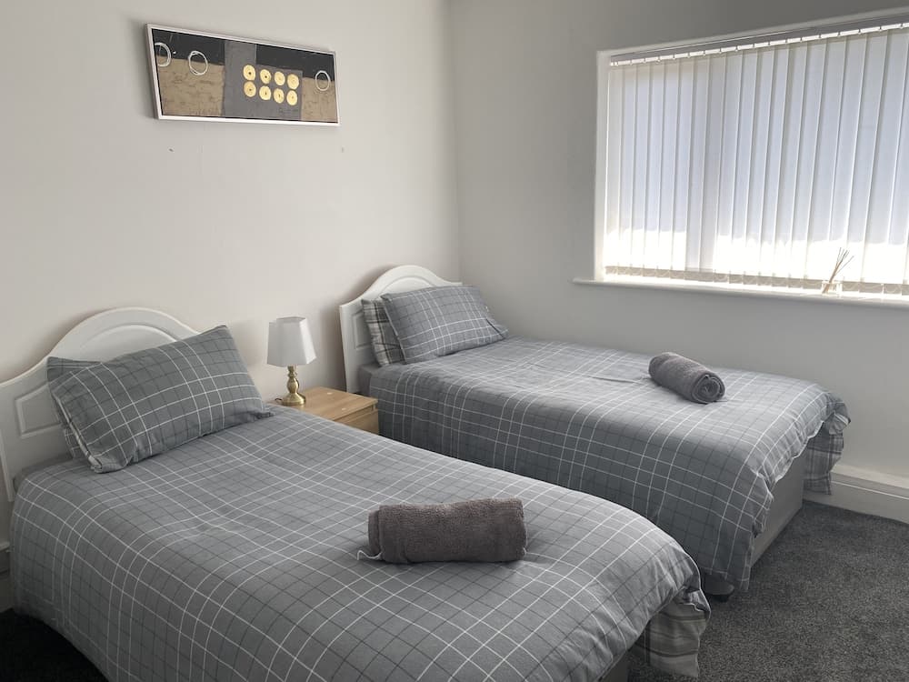 The 5 bed House With Spacious Rooms and Lounge