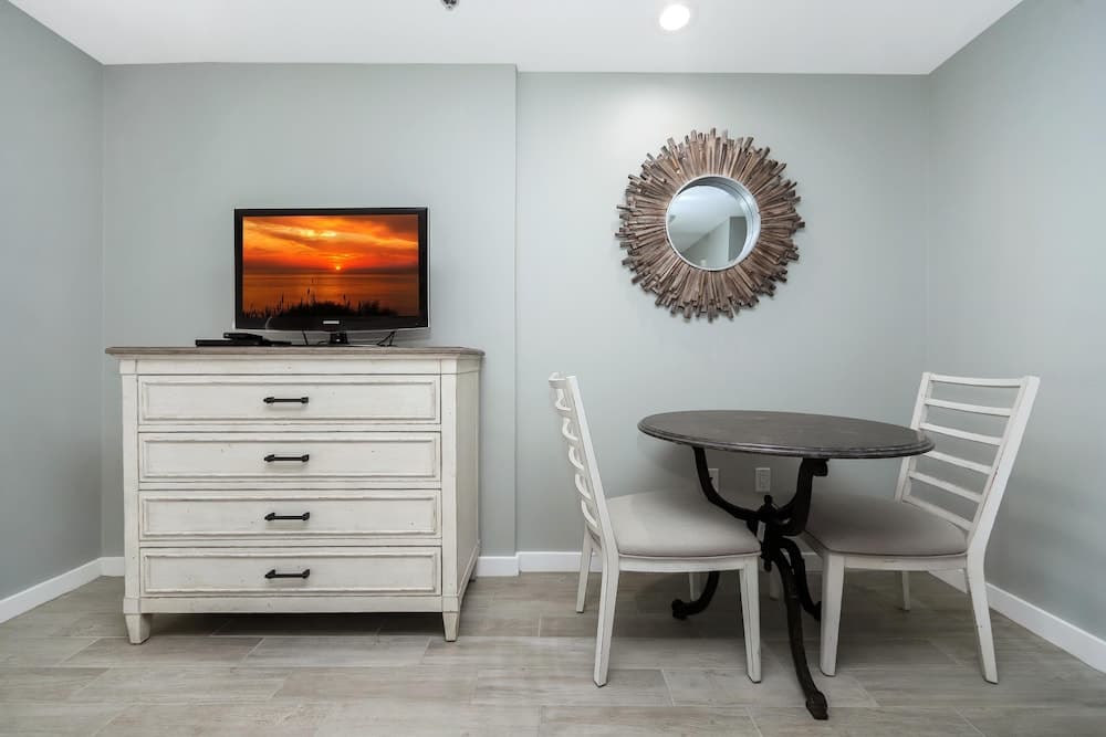 Luau I 7102 Flr11 Studio Sleeps 4