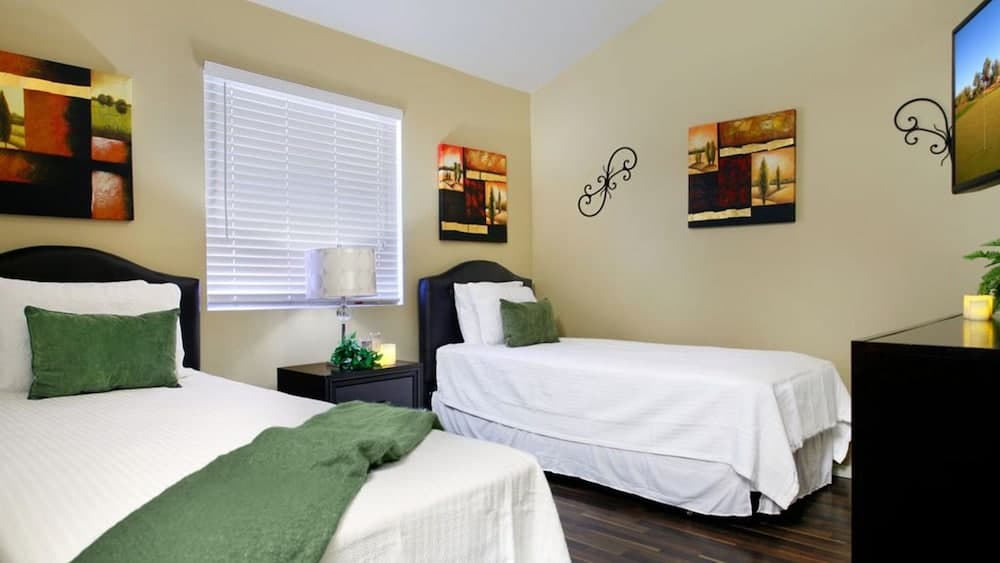 Backyard Playground! Golf Sport Court & Hot Tub!