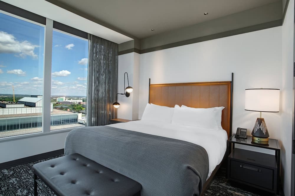 The Farnam, Autograph Collection