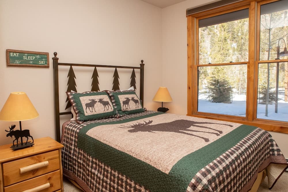 8750 Trappers Crossing 2 Bedroom Condo by RedAwning