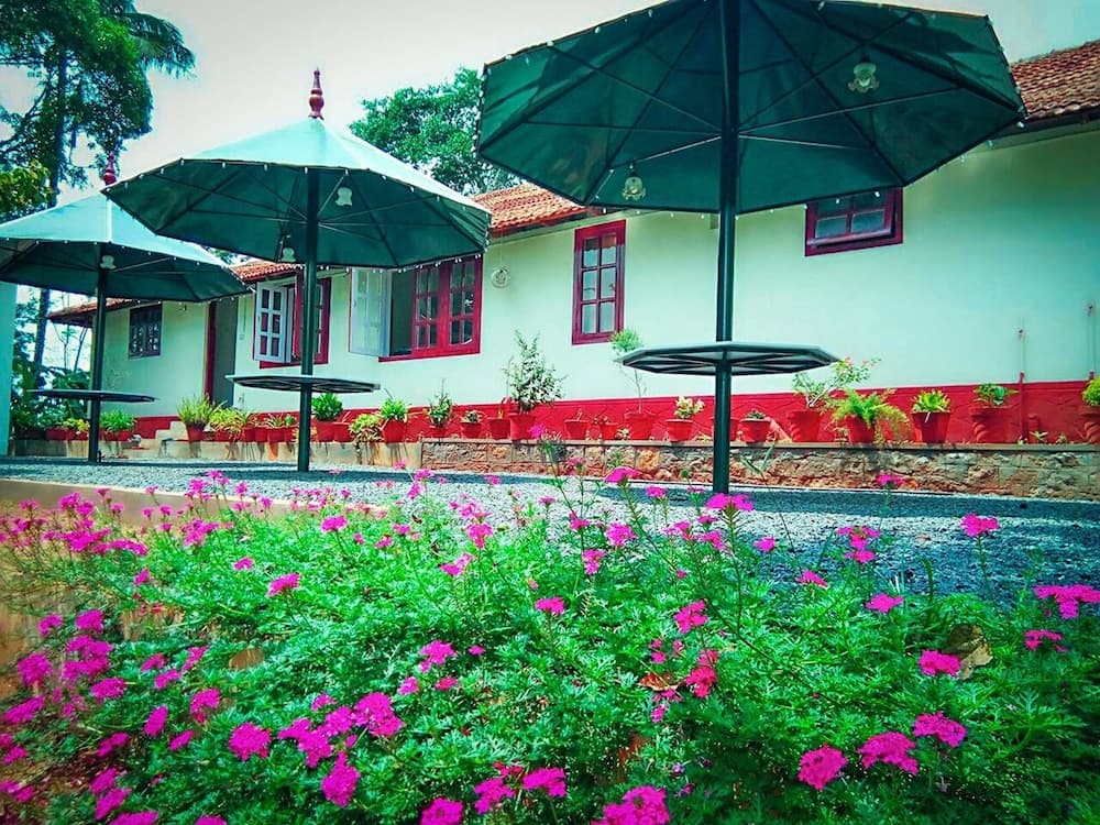 Deluxe Twin Room In British Bungalow