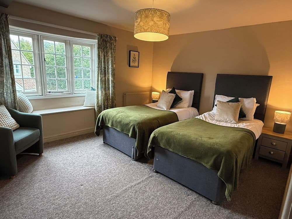 4 Bed - Historic Inn & Cider Pub - Free Parking