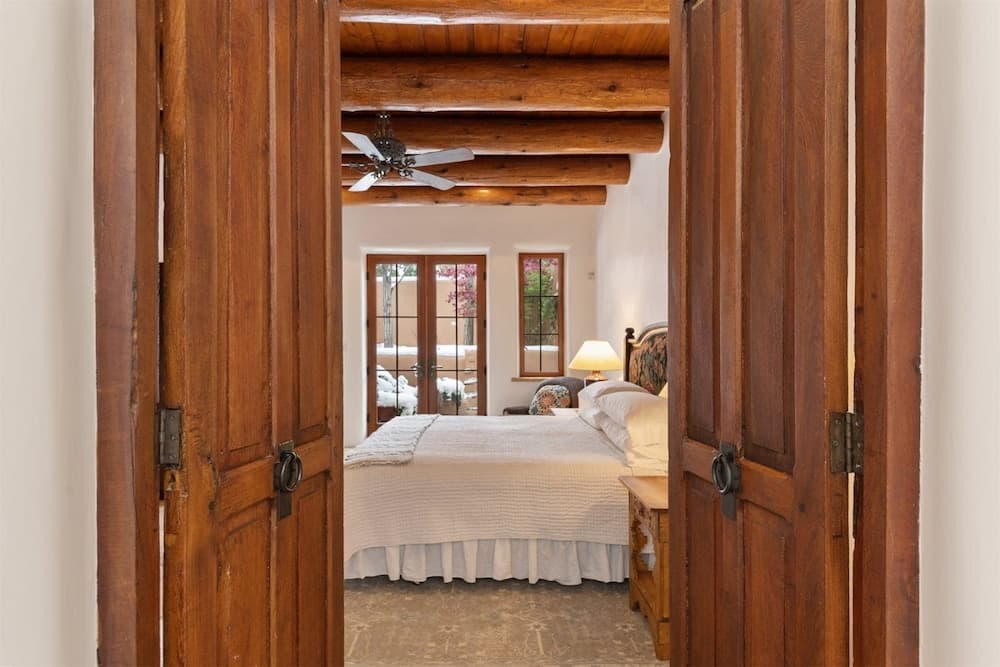 La Joya - Spacious and Historic Downtown Jewel