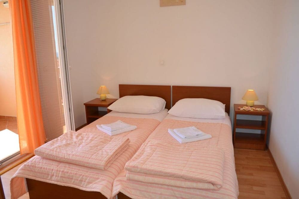 Floral Apartments Pende