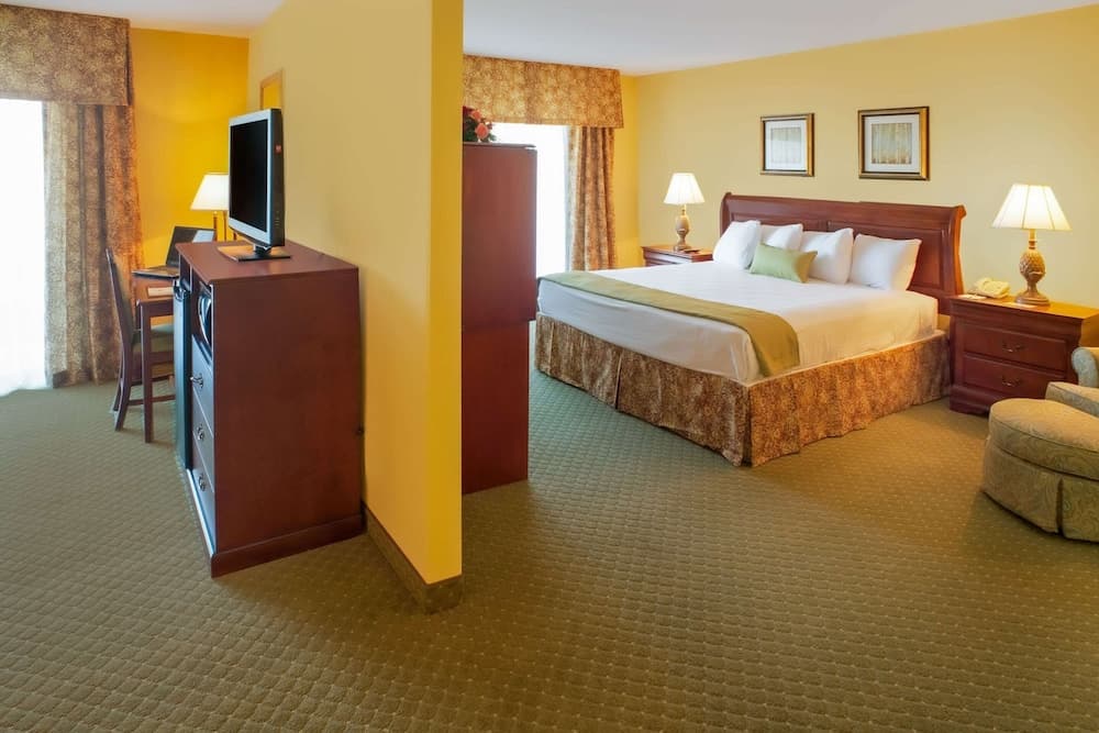 Clarion Hotel & Suites Convention Center Fredericksburg
