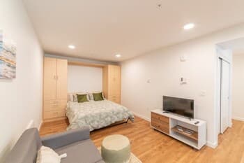Bright Studio On Capitol Hill-amazing Rooftop Studio Bedroom Condo by Redawning