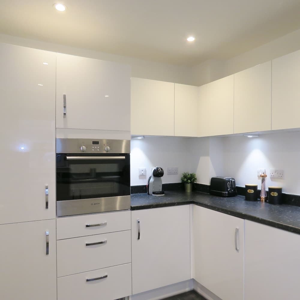 Tudors eSuites Private Garden & Garage