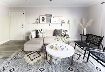 Stylish Old Town 2 Bdrm Ground Floor Condo