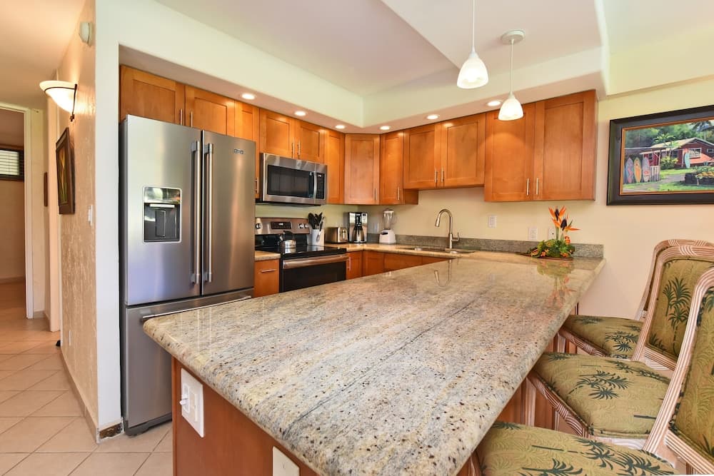 Papakea #e109 1 Bedroom Condo by Redawning