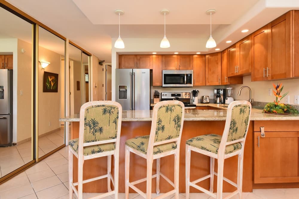 Papakea #e109 1 Bedroom Condo by Redawning