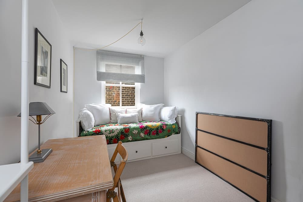 ALTIDO Stylish 2-bed Flat w/ Terrace Near Battersea Park