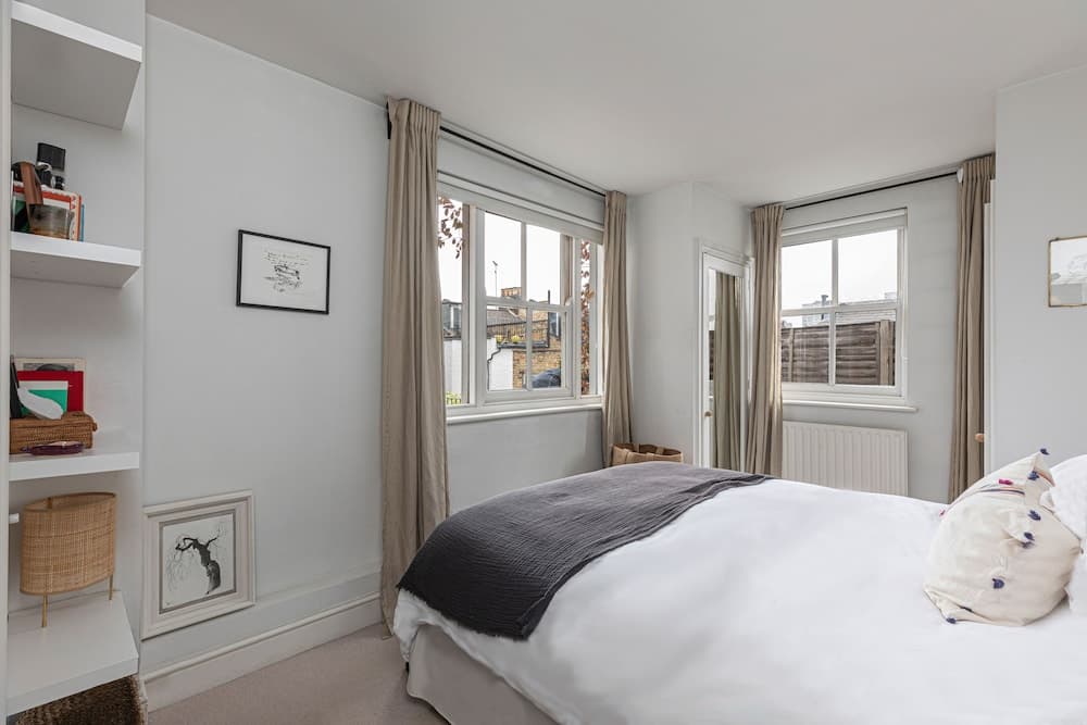 ALTIDO Stylish 2-bed Flat w/ Terrace Near Battersea Park