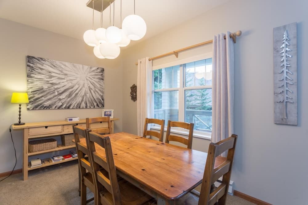 Bright & Spacious 2 Bedroom Situated in Blueberry Hills