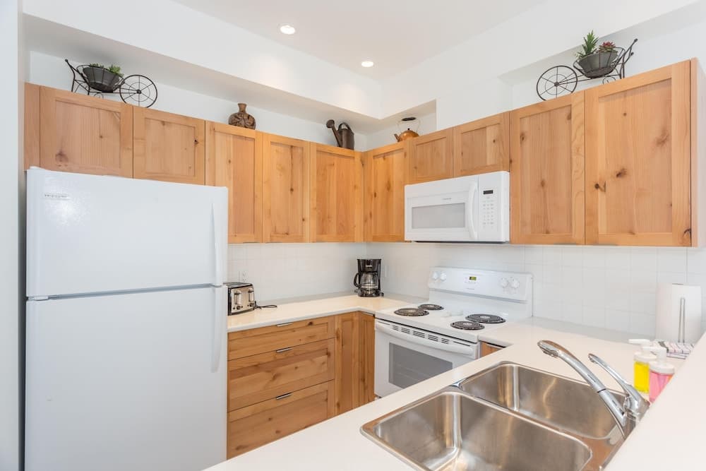 Bright and Clean, Walk Everywhere, Shared Pool and Hot Tub