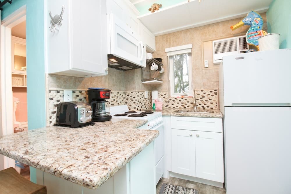 Tropic Terrace #9 - Beachfront Rental Studio Bedroom Condo by Redawning