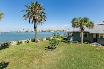 Treasured Times Beach House 3 Bedroom Home by Redawning