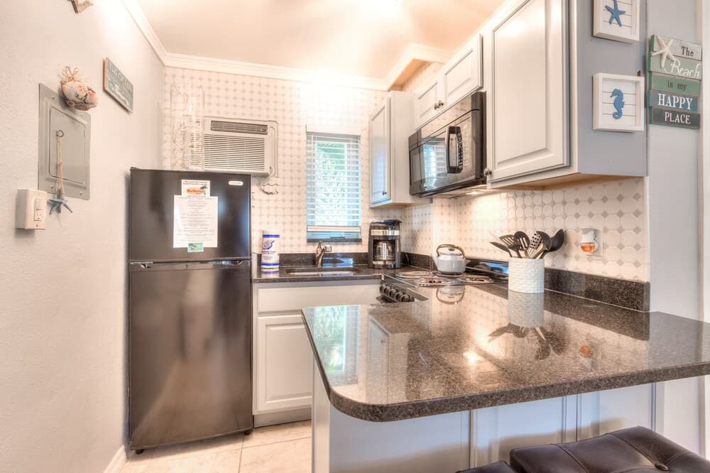 Tropic Terrace #10 - Beachfront Rental Studio Bedroom Condo