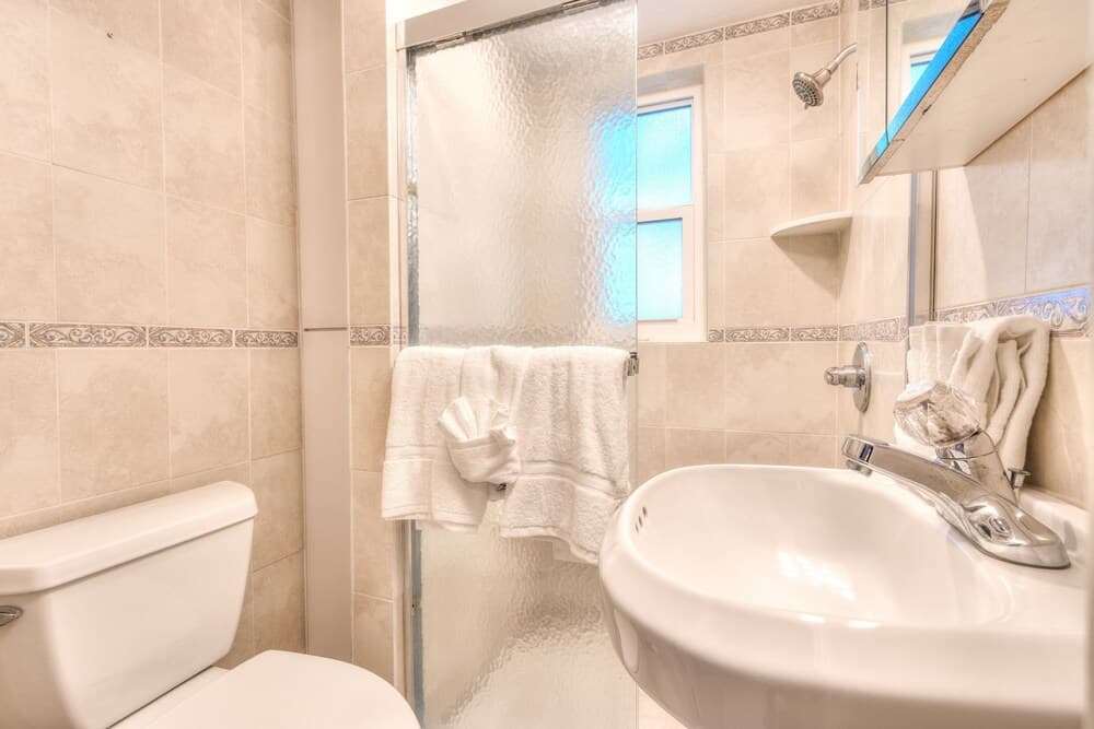 Tropic Terrace #11 - Beachfront Rental Studio Bedroom Condo