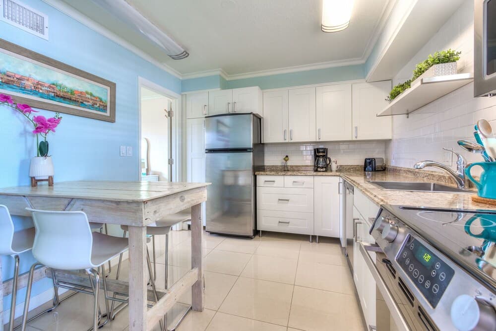 Tropic Terrace #40 - Beachfront Rental 2 Bedroom Condo by Redawning