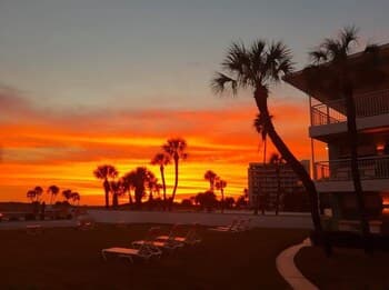 Tropic Terrace #5 - Beachfront Rental Studio Bedroom Apts by Redawning