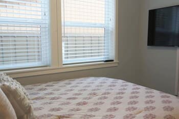 Smart-designed 2 Bed/2 Bath Home