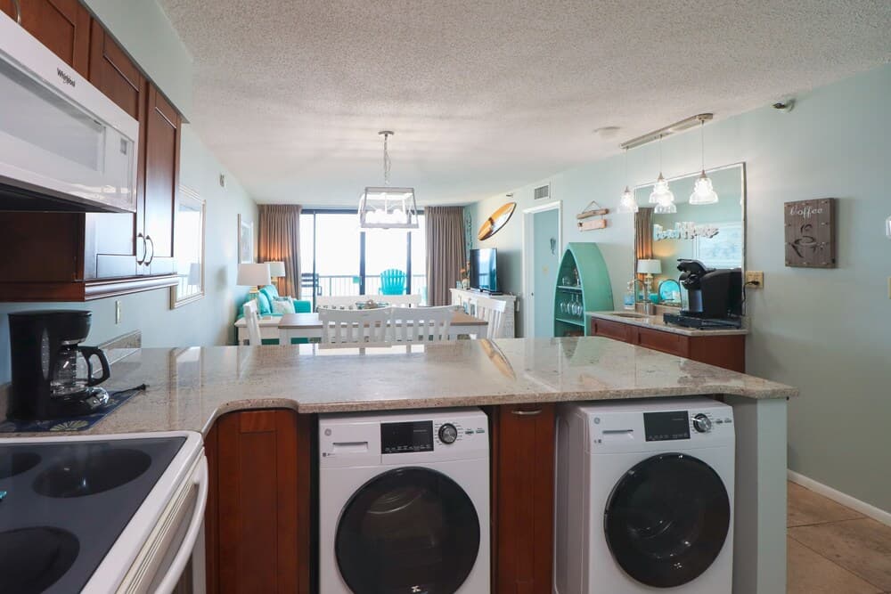 Sea Winds #608 2 Bedroom Condo by Redawning