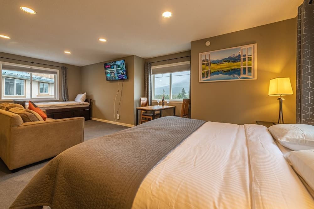 Banff Boundary Lodge Mountainview Studio