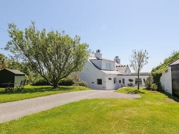 Charming 2 Bed House Near Rhoscolyn