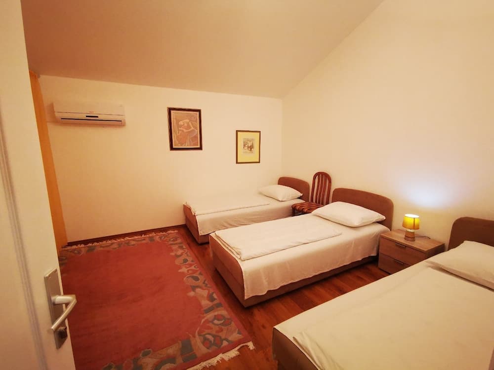 Private Riverside Villa Silvia