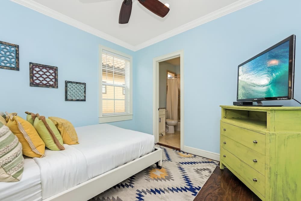 Villa Lago 1935 G 4BR 4BA Sleeps 12