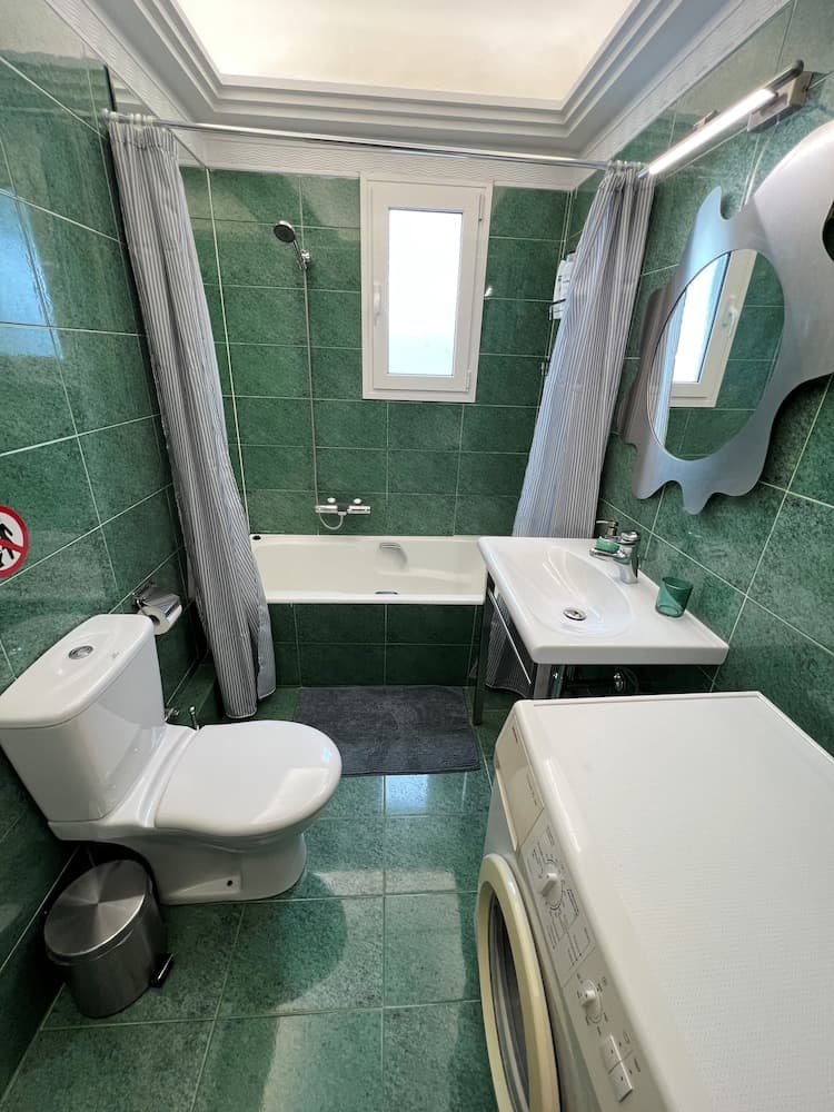 Peaceful Apartment by Flisvos Marina