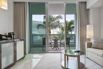 Junior Suite 1 At Sorrento S- Fontainebleau Miami Beach Studio Bedroom Home by Redawning