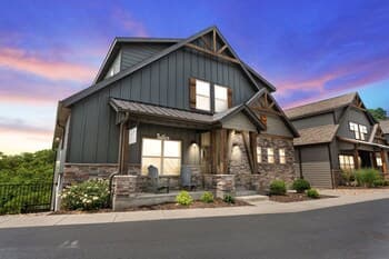 White Tail Summit- Sleeps 16 6 Bedroom Home by Redawning