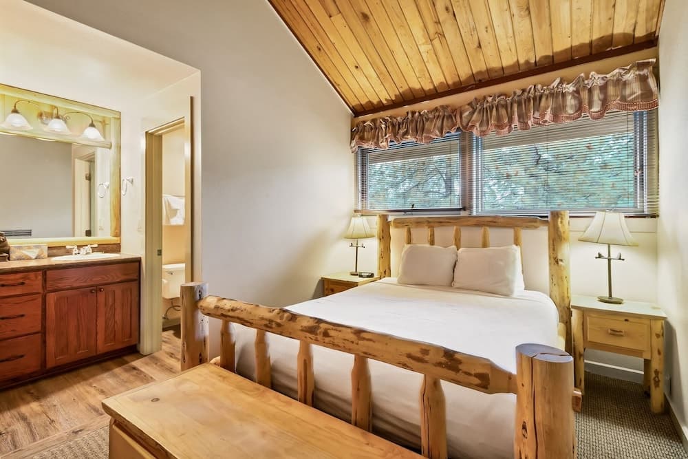 Seventh Mountain 1031 2 Bedroom Condo by Redawning