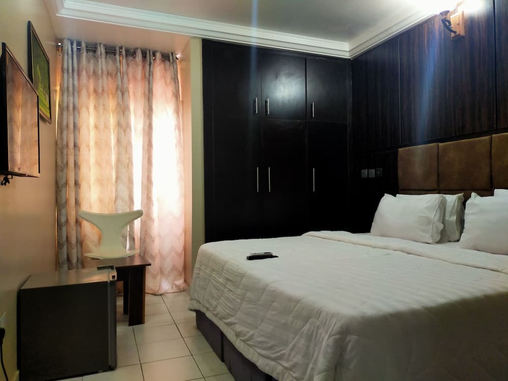 Pameec Luxury Suites Utako