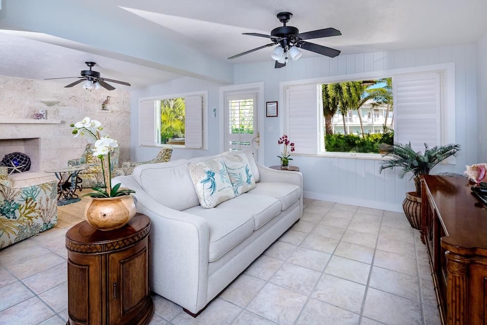 The Caribbean Resort Fish Tail Palm