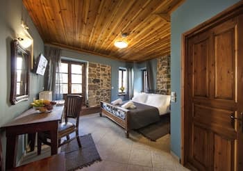 Stone Suites by White Hills