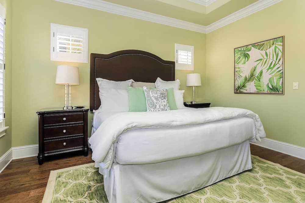 Villa Lago 1934 G 4BR 4BA Sleeps 10